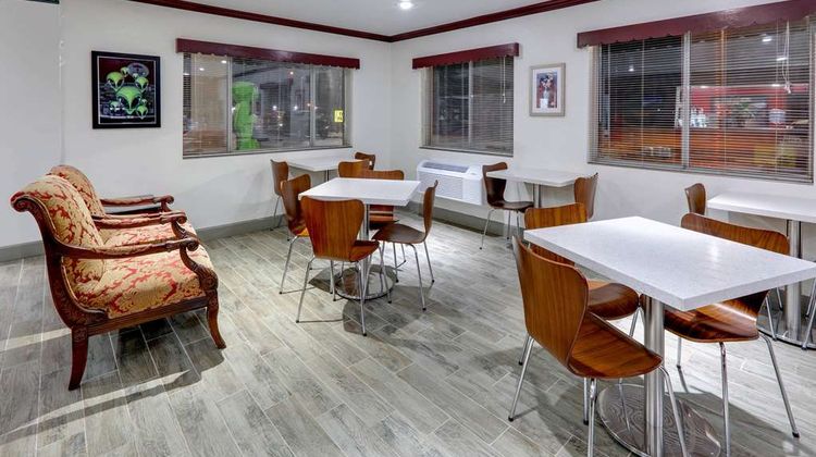 Super 8 Roswell Lobby