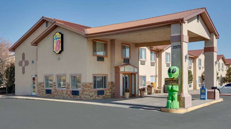 Super 8 Roswell Exterior