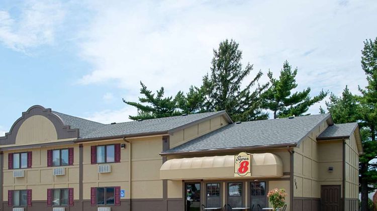 Super 8 Pella Exterior