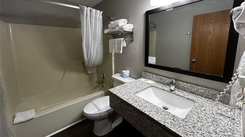 <b>Super 8 Pella Room</b>. Images powered by <a href="https://iceportal.shijigroup.com/" title="IcePortal" target="_blank">IcePortal</a>.