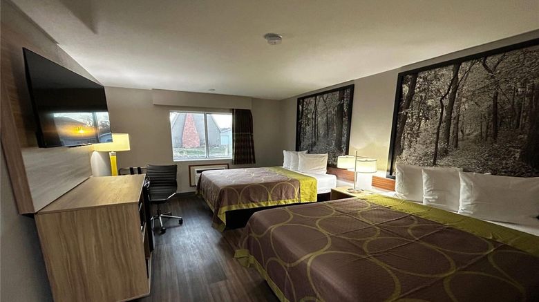 <b>Super 8 Pella Room</b>. Images powered by <a href="https://iceportal.shijigroup.com/" title="IcePortal" target="_blank">IcePortal</a>.