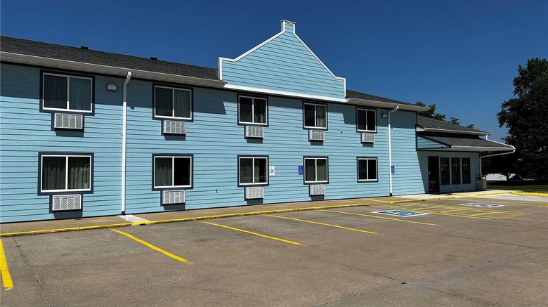 <b>Super 8 Pella Exterior</b>. Images powered by <a href="https://iceportal.shijigroup.com/" title="IcePortal" target="_blank">IcePortal</a>.