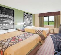 Super 8 Story City Room