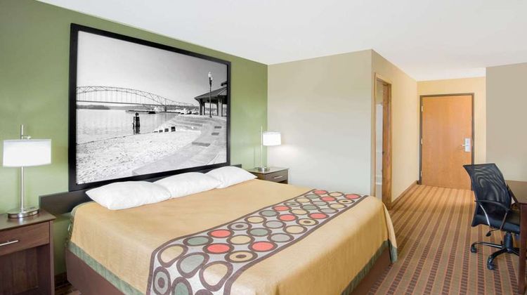 Super 8 Story City Room