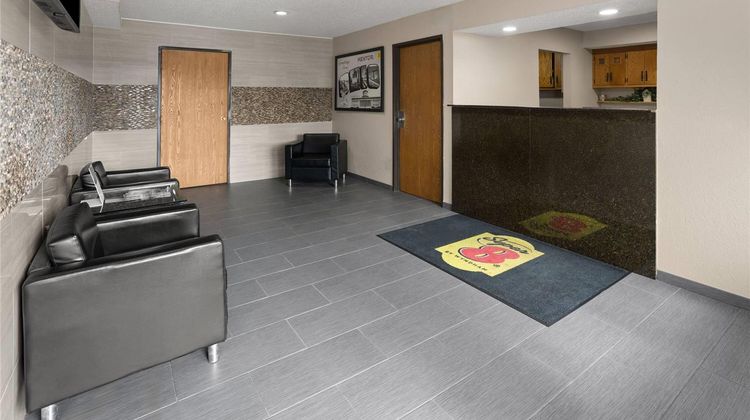 Super 8 Mentor/Cleveland Area Lobby