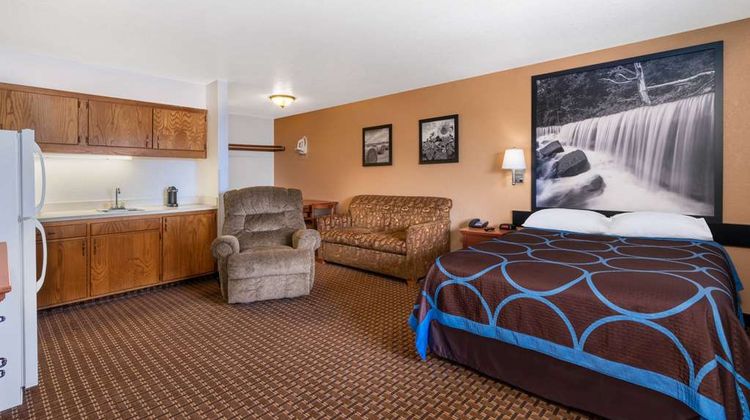 Super 8 Goodland Suite