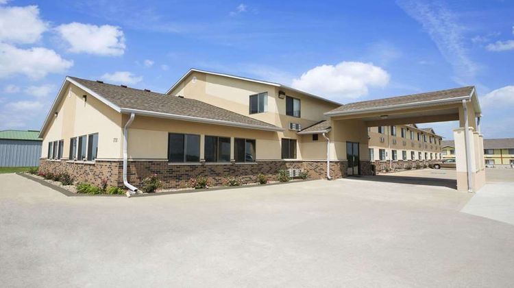 Super 8 Cameron Exterior
