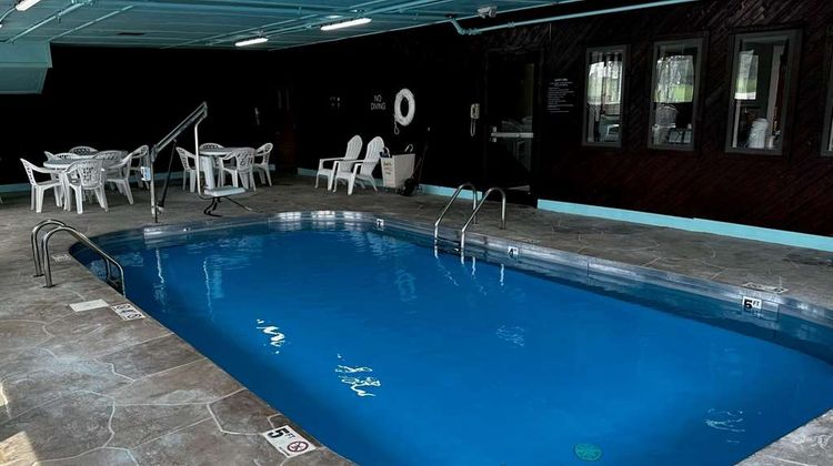 Super 8 Cameron Pool