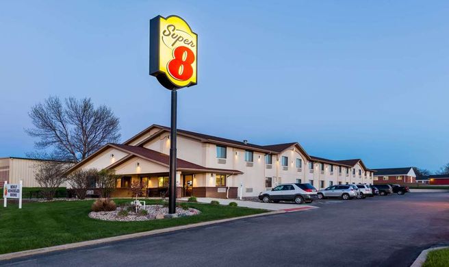 Super 8 Spirit Lake/Okoboji Exterior