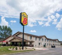 Super 8 Spirit Lake/Okoboji Exterior