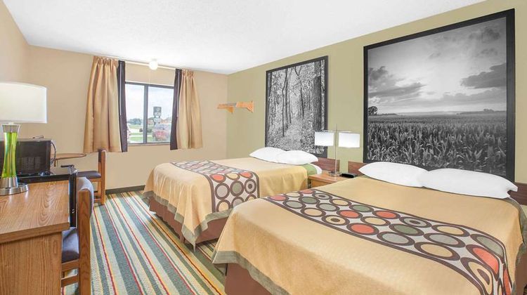 Super 8 Mt Pleasant Room