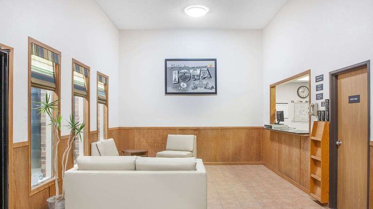 Super 8 Mt Pleasant Lobby