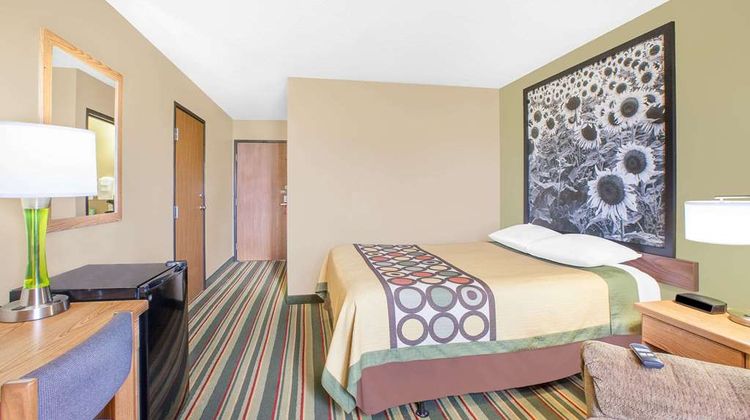 Super 8 Mt Pleasant Room