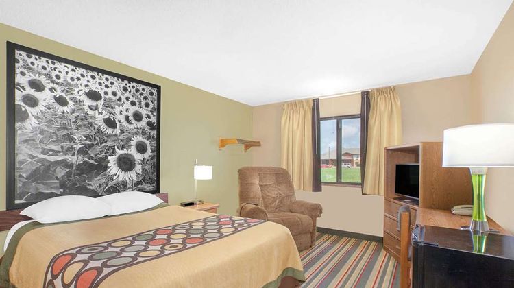 Super 8 Mt Pleasant Room