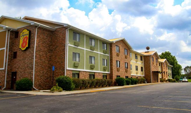 Super 8 Lenexa Overland Park Area Exterior