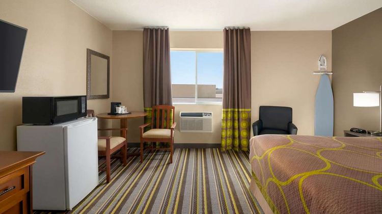 Super 8 Liberal Room