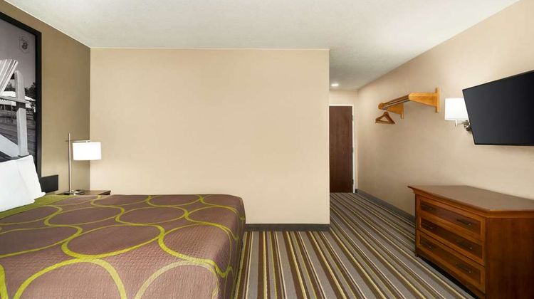 Super 8 Liberal Room