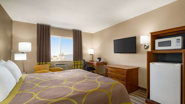 Super 8 Liberal Room