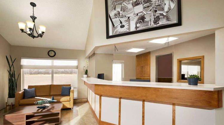 Super 8 Liberal Lobby