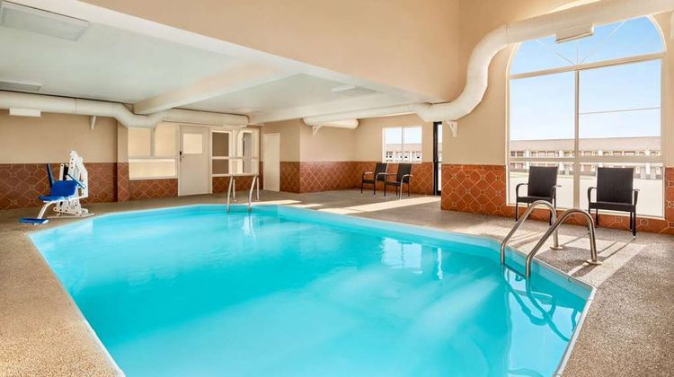 Super 8 Liberal Pool