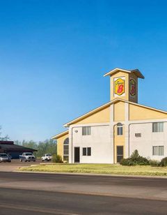 Super 8 Liberal