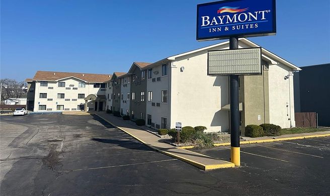 Baymont Bridgeton St Louis Exterior