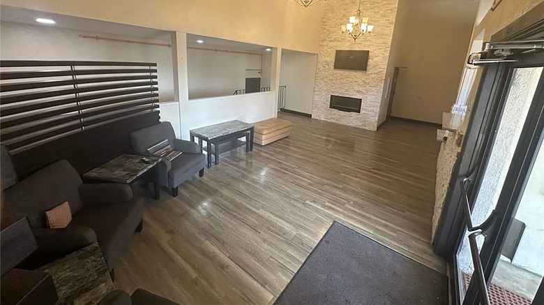 <b>Baymont Bridgeton St Louis Lobby</b>. Images powered by <a href="https://iceportal.shijigroup.com/" title="IcePortal" target="_blank">IcePortal</a>.