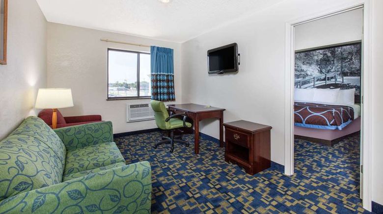 <b>Super 8 Aberdeen Room</b>. Images powered by <a href="https://iceportal.shijigroup.com/" title="IcePortal" target="_blank">IcePortal</a>.