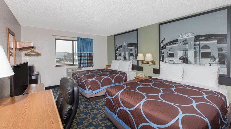 Super 8 Aberdeen Room