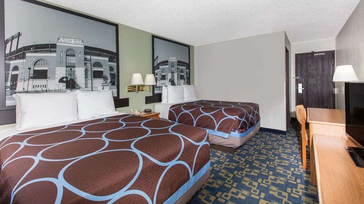 Super 8 Aberdeen Room