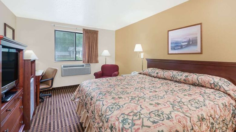 <b>Super 8 La Vale/Cumberland Area Room</b>. Images powered by <a href="https://iceportal.shijigroup.com/" title="IcePortal" target="_blank">IcePortal</a>.