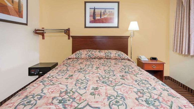 <b>Super 8 La Vale/Cumberland Area Room</b>. Images powered by <a href="https://iceportal.shijigroup.com/" title="IcePortal" target="_blank">IcePortal</a>.