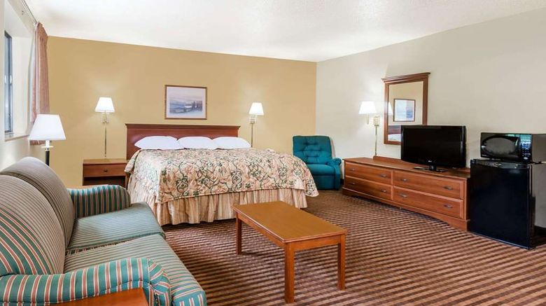 <b>Super 8 La Vale/Cumberland Area Suite</b>. Images powered by <a href="https://iceportal.shijigroup.com/" title="IcePortal" target="_blank">IcePortal</a>.
