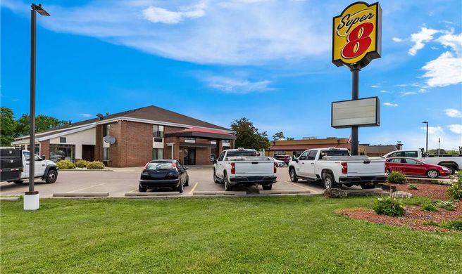 Super 8 Watertown Exterior