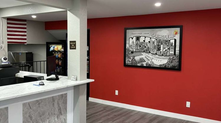 Super 8 Springfield North  I-44 Lobby