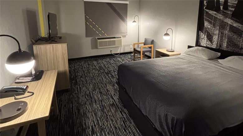 <b>Super 8 Springfield North  I-44 Room</b>. Images powered by <a href="https://iceportal.shijigroup.com/" title="IcePortal" target="_blank">IcePortal</a>.