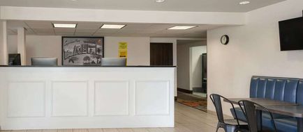 Super 8 Portland/Westbrook Area Lobby