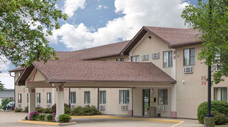 Super 8 Knoxville Exterior