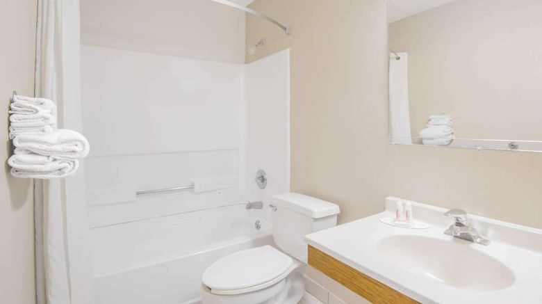 <b>Super 8 Knoxville Room</b>. Images powered by <a href="https://iceportal.shijigroup.com/" title="IcePortal" target="_blank">IcePortal</a>.