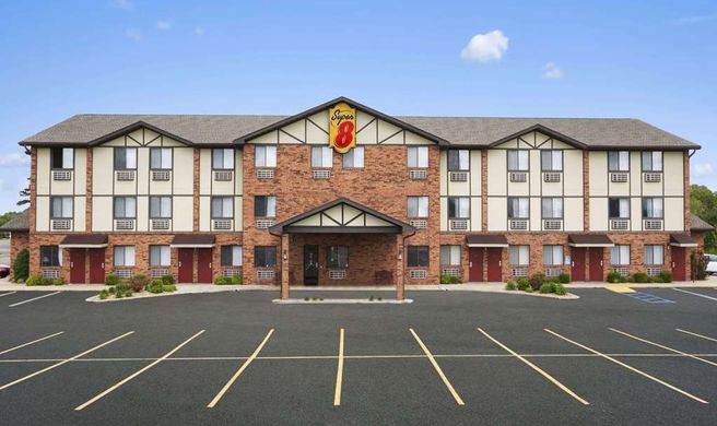 Super 8 Cuba Exterior