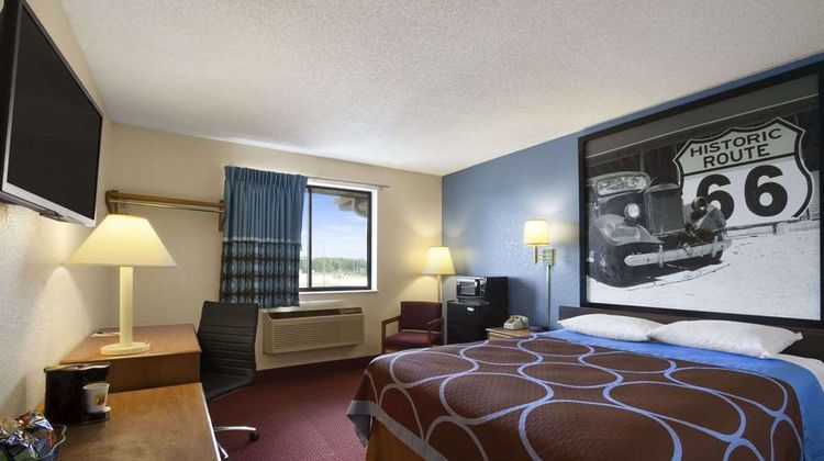 Super 8 Cuba Room