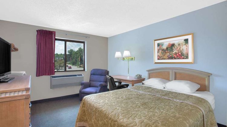 Super 8 Augusta Room