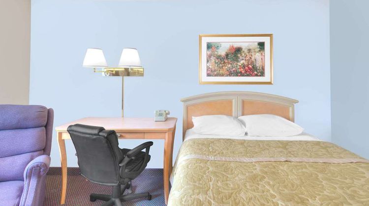 Super 8 Augusta Room