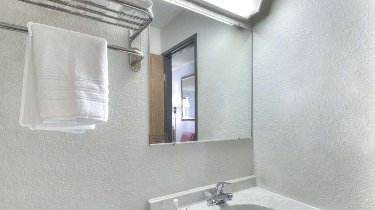 Super 8 Augusta Room