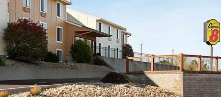 Super 8 Hannibal Exterior