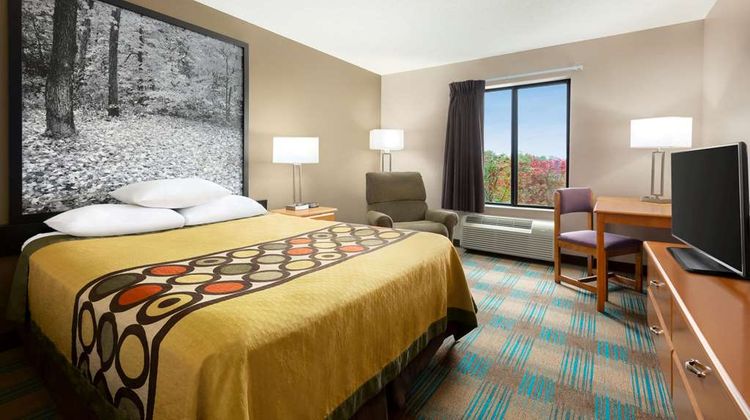 Super 8 Hannibal Room