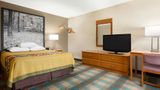Super 8 Hannibal Suite