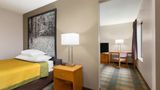 Super 8 Hannibal Suite
