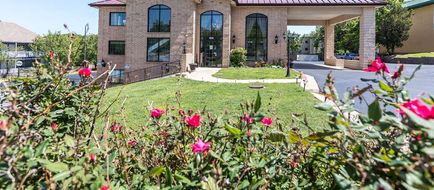 Super 8 Branson/Andy Williams Theatre Exterior