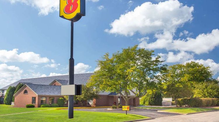 Super 8 Dodgeville Exterior